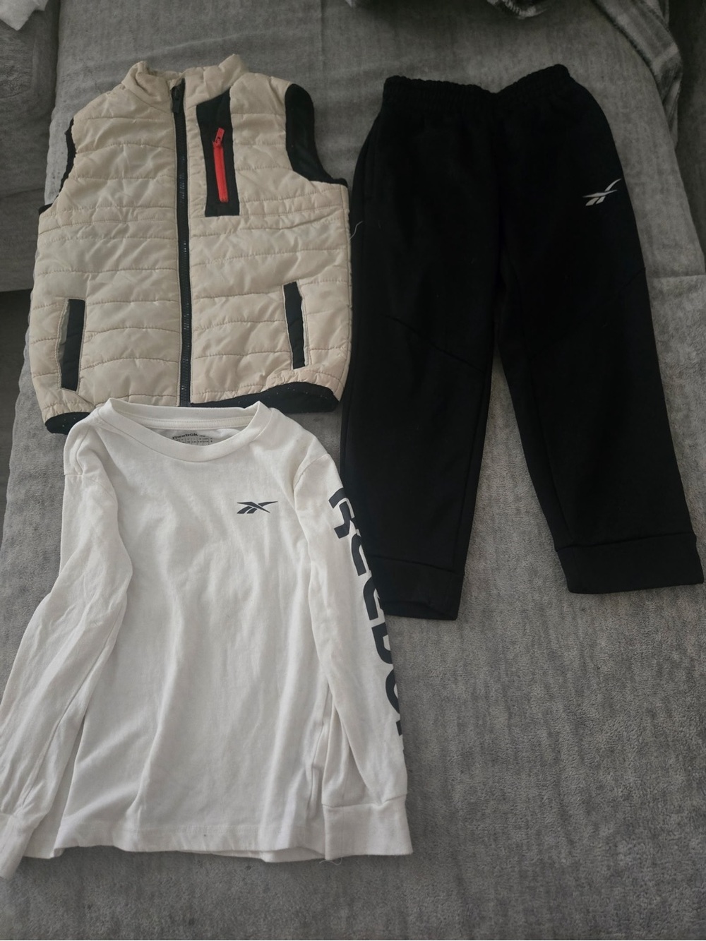 Reebok Kids White Long-Sleeve Tee, Black Joggers & Cream Puffer Vest